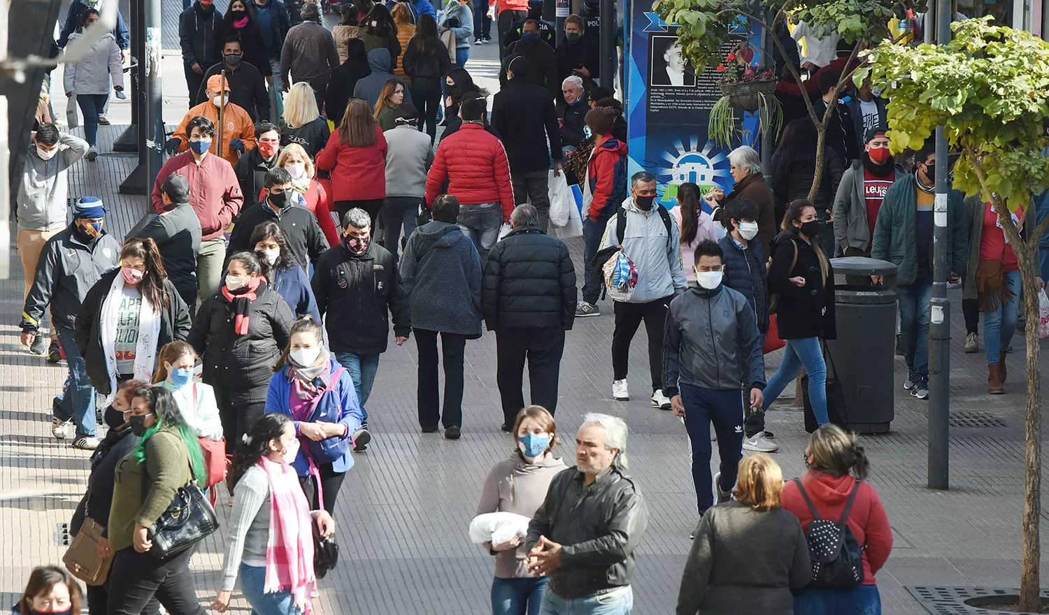 FLEXIBILIZACIONES. Tucumán es una de las provincias con mayor cantidad de actividades flexibilizadas de la cuarentena, considerando la densidad poblacional: el barbijo y la distancia social, fundamentales para no retroceder. 