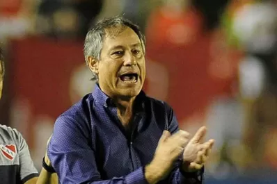 A un día de jugar contra Boca, renunció Holan como DT de Santos de Brasil