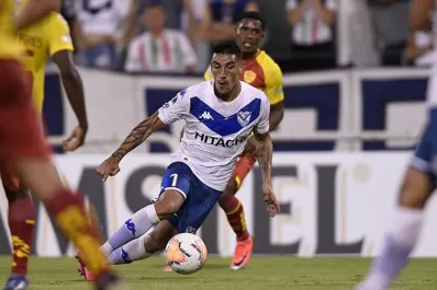 Ricardo Centurión seguirá en Vélez, que compró el 40% de su pase