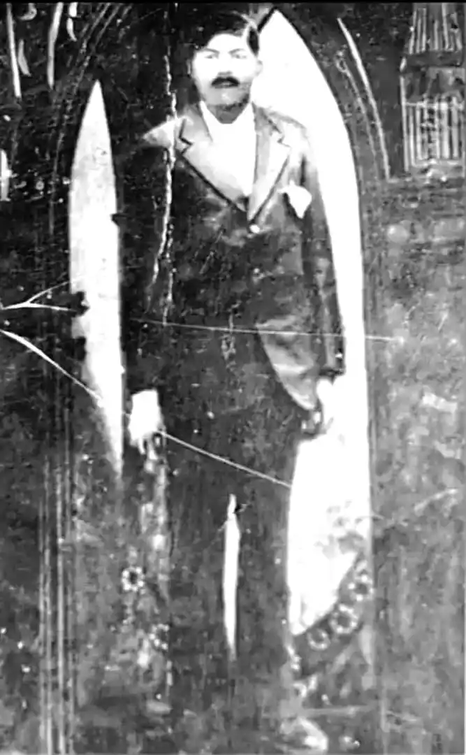 IMPONENTE FIGURA. Juan Uñates.