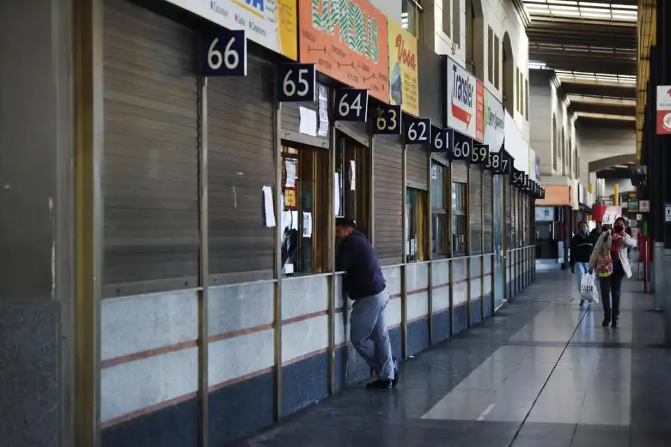 POCAS BOLETERÍAS. Varias persianas bajas y muy poco movimiento.