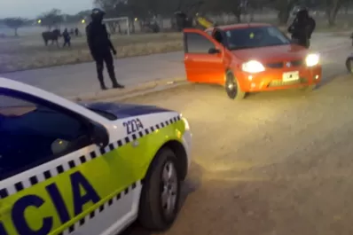 Disputaban un campeonato de fútbol, llegó la Policía y secuestró sus vehículos