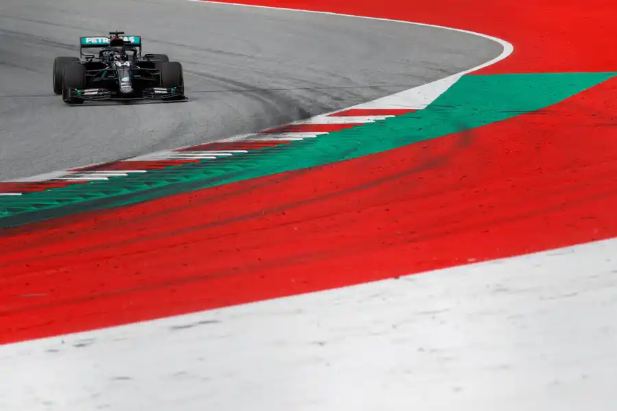 IMPARABLE. El campeón Hamilton dominó todo el fin de semana en Spielberg.