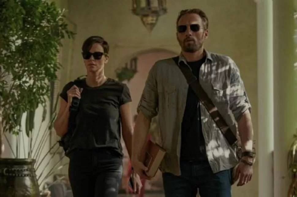 LISTOS PARA LA ACCIÓN. Andy (Charlize Theron) y Booker (Matthias Schoenaerts) integran un grupo de inmortales duros y letales. 