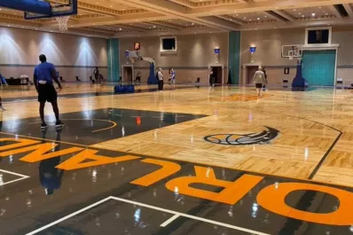 Dos jugadores de la NBA están en cuarentena por salir de la burbuja