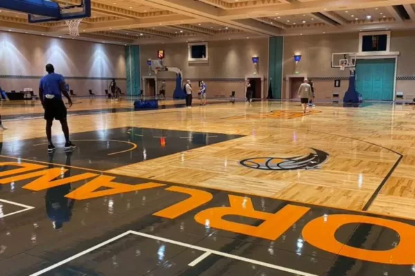Dos jugadores de la NBA están en cuarentena por salir de la burbuja