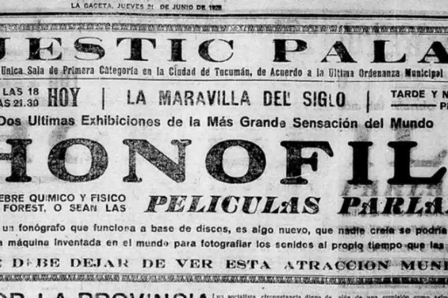ENERO DE 1930. Un gran anuncio presentaba la primera función de un film sonoro en los cines tucumanos. 