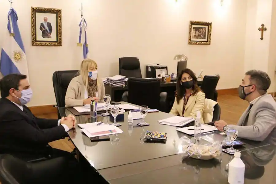 El COE se reunió esta mañana para coordinar los pasos a seguir en las fronteras de la provincia. FOTO PRENSA DEL MINISTERIO DE SALUD 