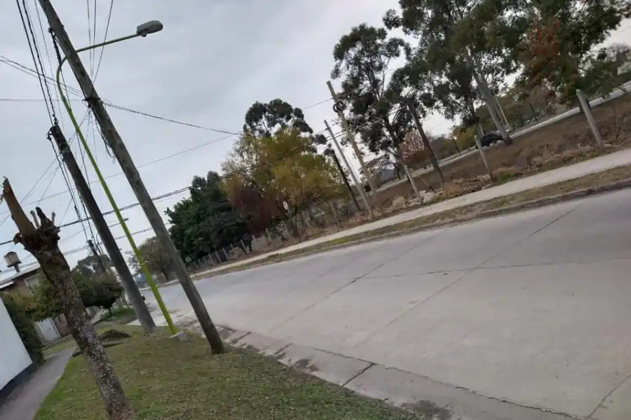 Vecinos preocupados: reclaman reductores de velocidad en el Barrio 200 Viviendas