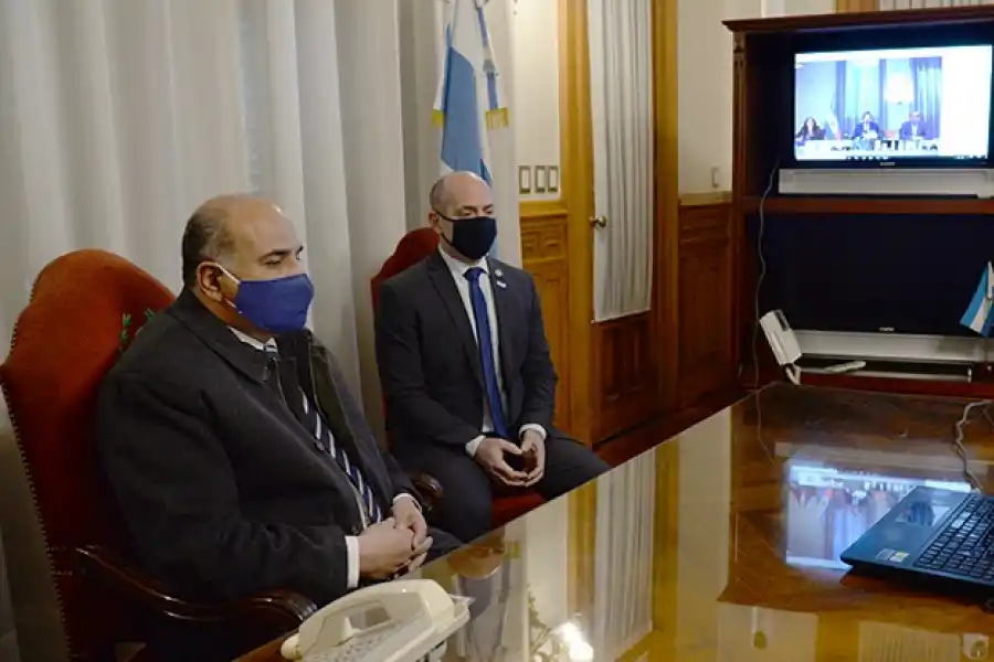 MANZUR, JUNTO A LICHTMAJER. Los funcionarios dialogan con Trotta, por videconferencia. Foto: Comunicación Pública.