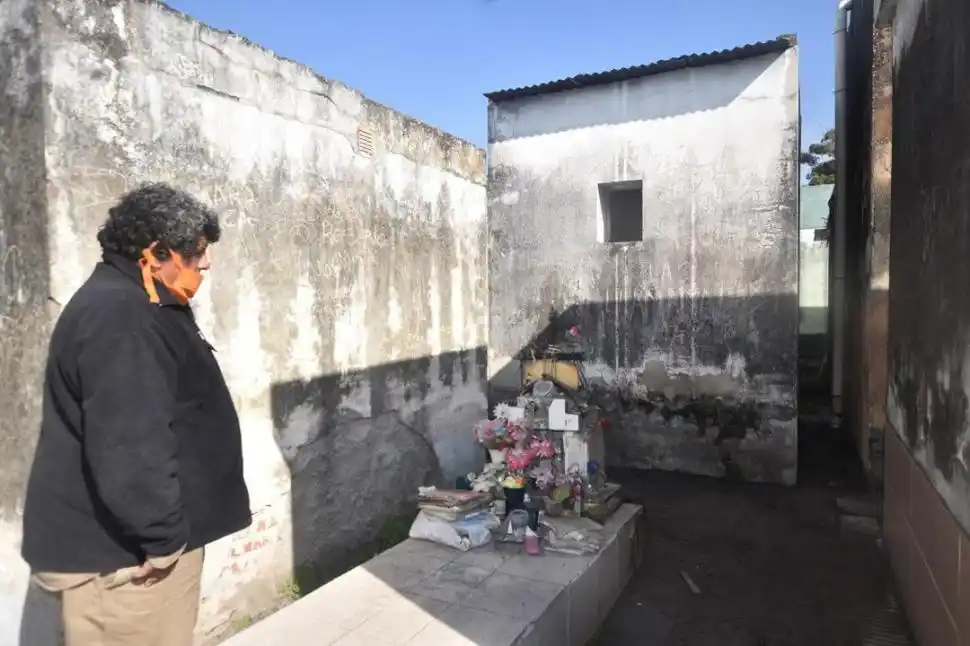 OFRENDA. La tumba de “Marianito” Córdoba en el cementerio.