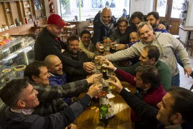 Día del amigo: reuniones controladas y bares abiertos