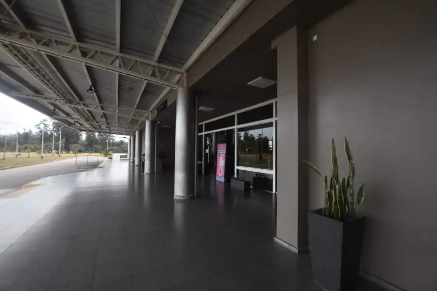 Sin pasajero ni movimiento comercial.