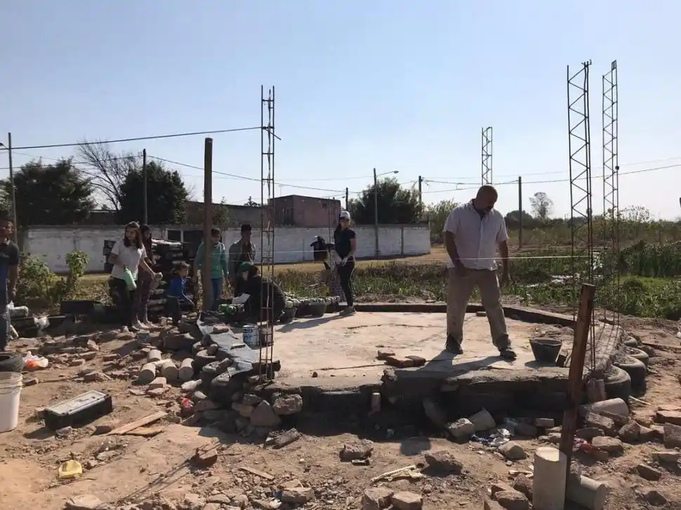 HEXAGONAL. La casa, explica la arquitecta a cargo, tendrá una habitación y su forma particular colabora en la distribución de fuerzas.  