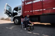 Es camionero y desde hace un mes no lo dejan ingresar a su pueblo por miedo al coronavirus