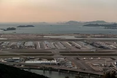 Hallan una bomba de la II Guerra Mundial cerca del antiguo aeropuerto de Hong Kong