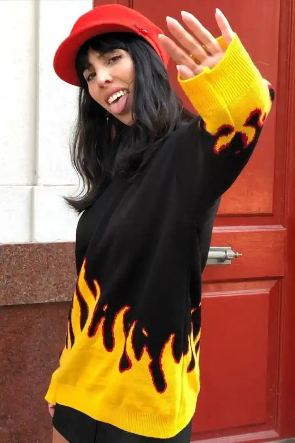 URBANO. Muchos diseños son tejidos con la técnica jacquard y tienen 50% de acrílico, por lo que los dibujos son resistentes al paso del tiempo.  