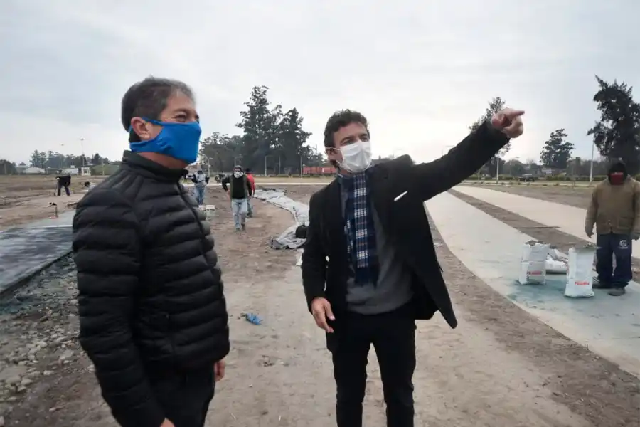 TRABAJOS. Abboud y el intendente Sánchez supervisan las obras.