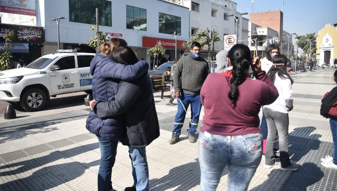 RECLAMO. Familiares y amigos de los policías imputados por haber agredido a un abogado en Concepción protestaron frente a los tribunales de 