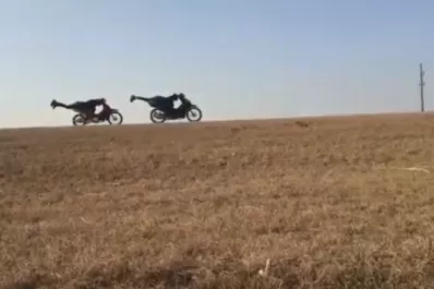 Video: denuncian picadas de motos en distintas rutas tucumanas