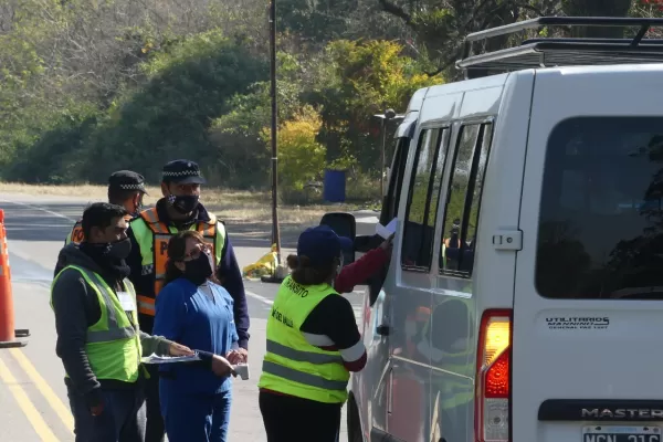Suben los primeros turistas a los Valles, pero los comuneros anuncian un corte de ruta