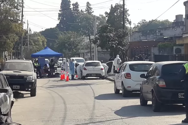 Hallan ropa con supuestas manchas de sangre en el auto del demorado por el crimen del padre Juárez