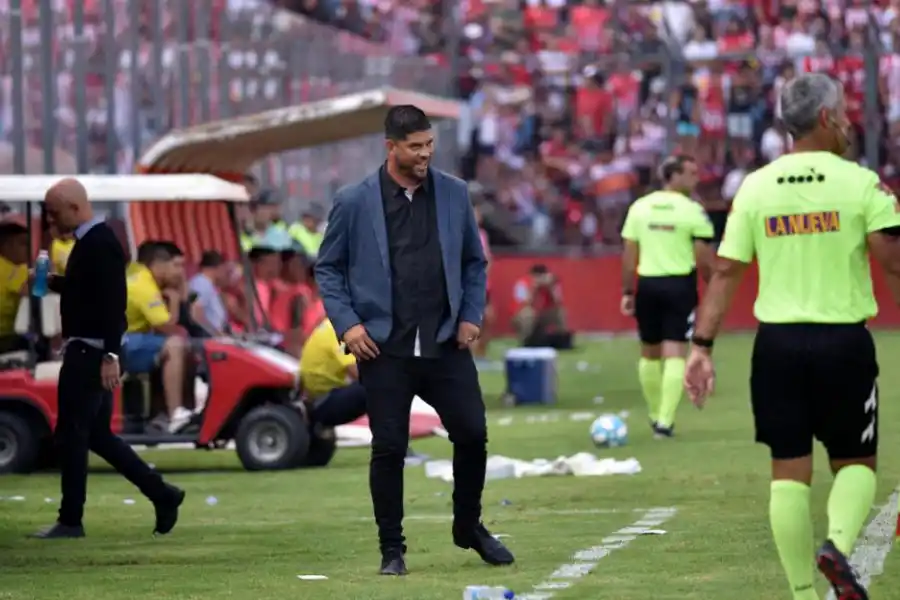 LEJOS. Las puertas de la AFA se cierran para el equipo de la dupla Orsi-Gómez.  