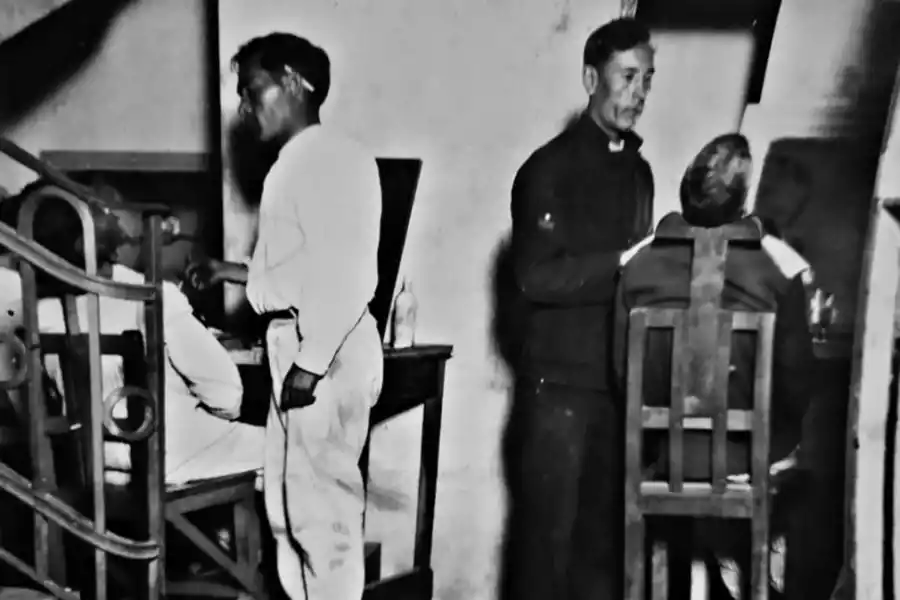 OFICINA. Así era la peluquería de la antigua cárcel ubicada en 25 de Mayo y avenidaSarmiento.