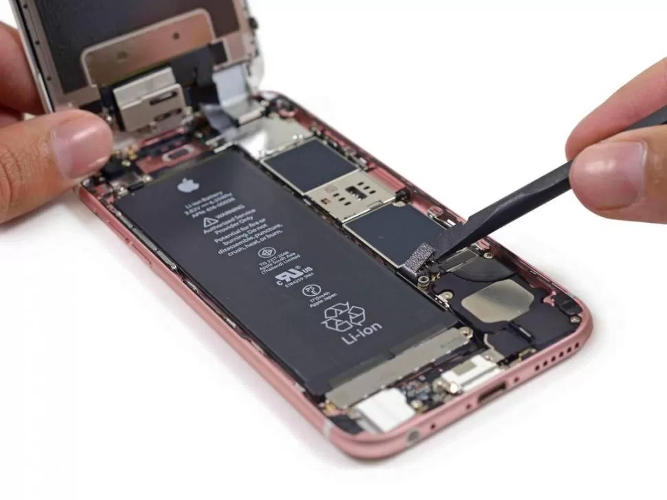 SE RALENTIZABAN. En 2017 Apple tuvo que ofrecer descuentos para cambiar baterías de iPhone 6 y anteriores. 
