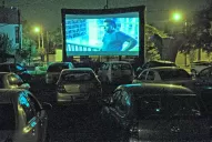 Autocine: la nostalgia compensa los barbijos