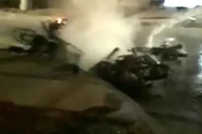 Villa Luján: delincuentes hirieron a vigías del barrio y quemaron sus motos