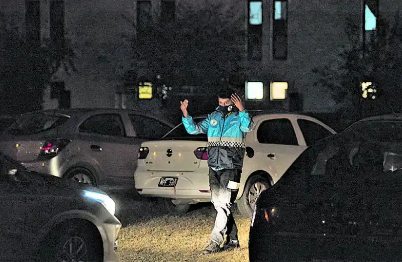 Autocine: la nostalgia compensa los barbijos