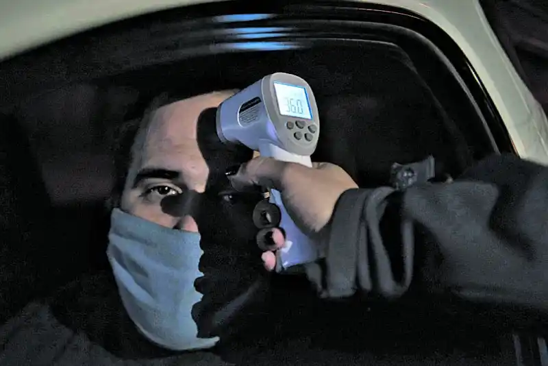 Autocine: la nostalgia compensa los barbijos