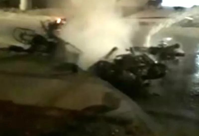 Villa Luján: delincuentes hirieron a vigías del barrio y quemaron sus motos