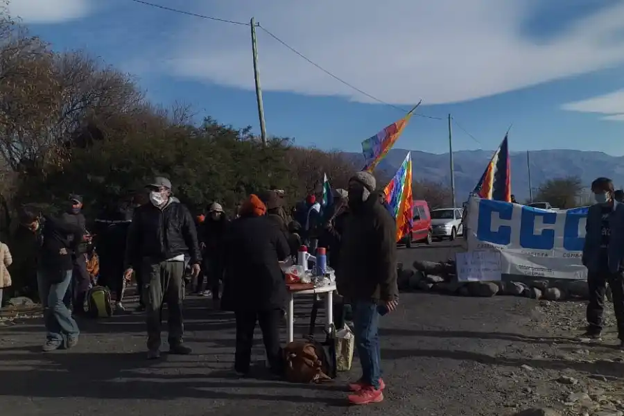Así está el corte de la ruta 307, que impide a llegar a Amaicha del Valle