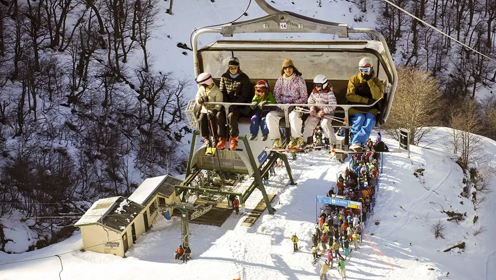 PARA RESIDENTES. Algunos barilochenses podrán comenzar a disfutar del ski en el Cerro Catedral desde el martes.