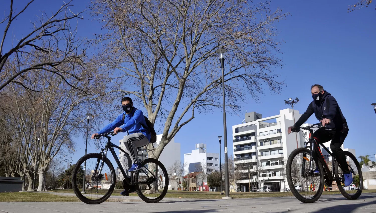 OPORTUNIDAD. La pandemia de covid-19 le dio un nuevo impulso al uso de la bicicleta, que ya venía siendo promovido por algu as ciudades.