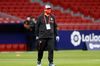 El Mono Burgos se despidió de Atlético de Madrid con un homenaje
