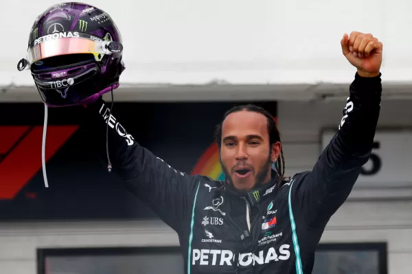 Hamilton se quedó con en el GP de Hungría y es nuevo líder de la Fórmula 1