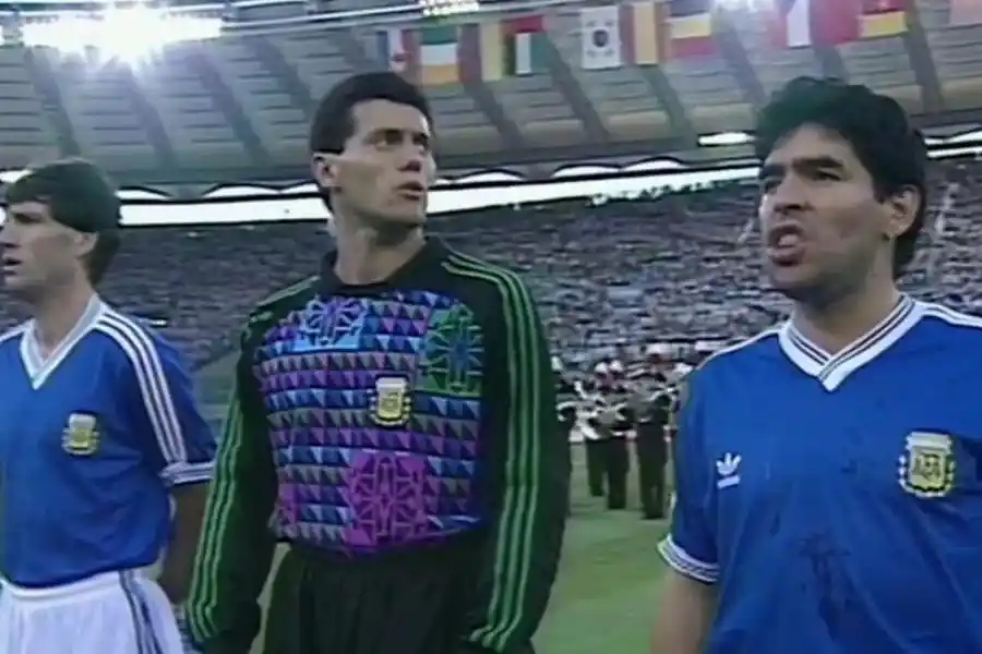 LEYENDA. “Maradona en una pierna, pero dándole ese pase maravilloso a Caniggia después de haber estado para el cachetazo contra Brasil, Goycochea siendo el héroe en dos tandas de penales después de haber llegado como suplente. Por eso digo que era una épica de lo imposible”, explica Pablo Alonso. 