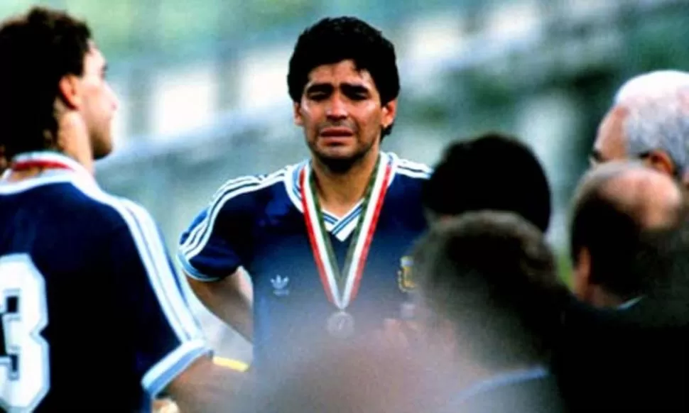 LEYENDA. “Maradona en una pierna, pero dándole ese pase maravilloso a Caniggia después de haber estado para el cachetazo contra Brasil, Goycochea siendo el héroe en dos tandas de penales después de haber llegado como suplente. Por eso digo que era una épica de lo imposible”, explica Pablo Alonso. 