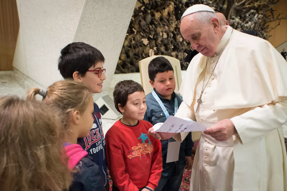 Papa Francisco: para divertirse hace falta estar juntos, con los amigos