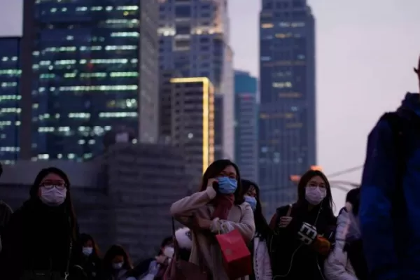 Tras registrar 100 nuevos casos diarios, advierten en Hong Kong sobre un nuevo confinamiento