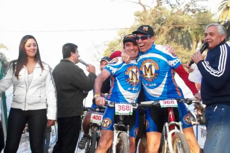 AMIGOS. “Vizcacha” López y  el “Eternauta” Marcatonio en una largada simbólica.