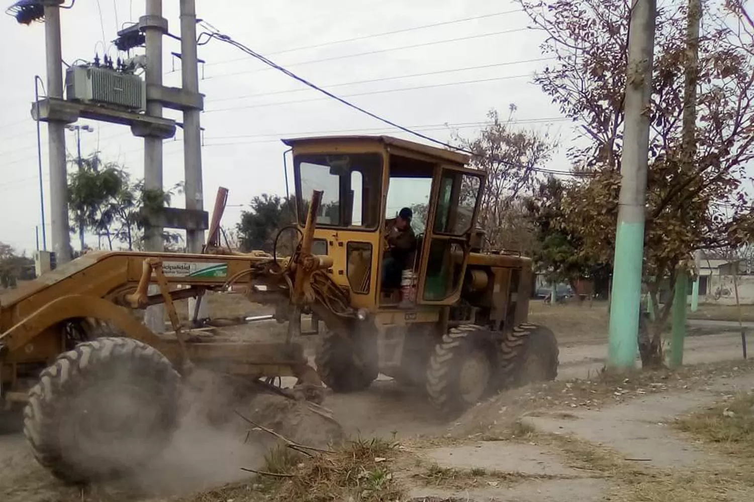 Se realizan trabajos para mejorar las calles de barrios de la zona sur de la capital