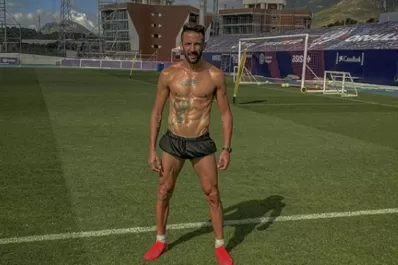 Boca espera la llegada del chileno Mauricio Isla