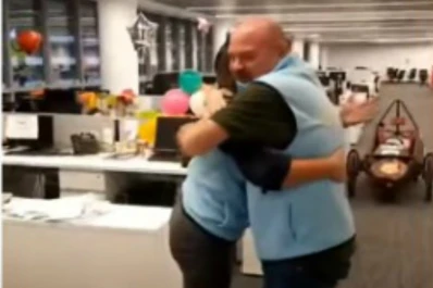 Difunden un video de un funcionario porteño bailando sin barbijo en el Ministerio de Educación