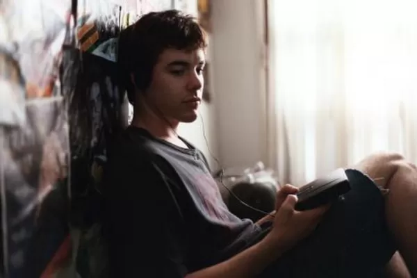 Estrenos argentinos: “Los adolescentes siempre van a estar pidiendo un oído”