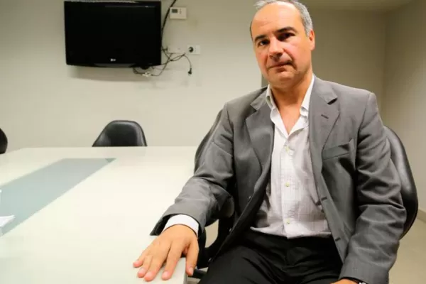 Ocaranza calificó de inoportuna la reunión política entre Campero y Bussi