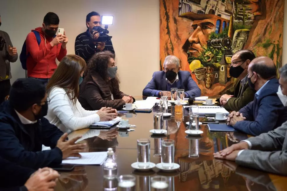 LA MESA DE DECISIÓN. Khoder encabeza la comisión de Juicio Político ayer. la gaceta / foto de Inés Quinteros Orio